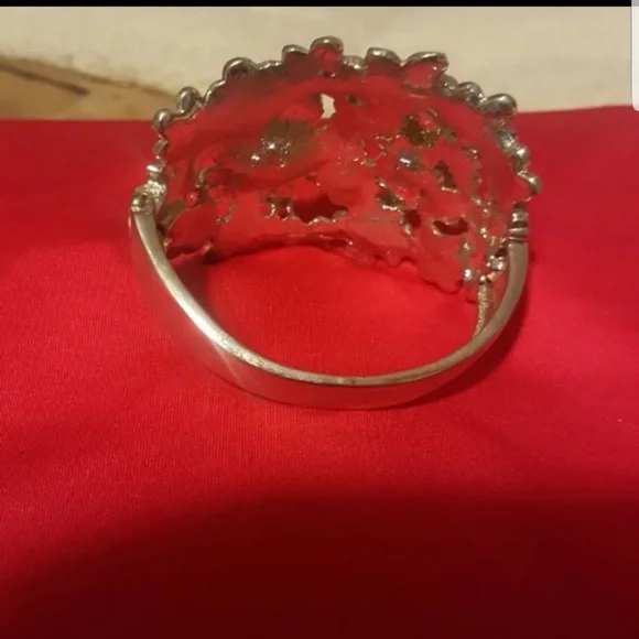 Floral Bracelet - Picture 3 of 3